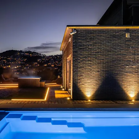 Luxury "Villa Bergen" Private Pool, Gym, Sauna, Hot Tub, 10 Minutes From City Centre-3